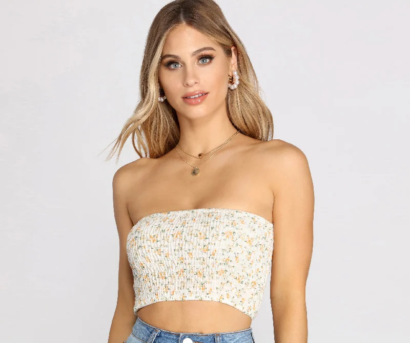 women's tops for those who want to elevate their everyday wear with chic and elegant piecesSuch A Doll Ditsy Floral Tube Top